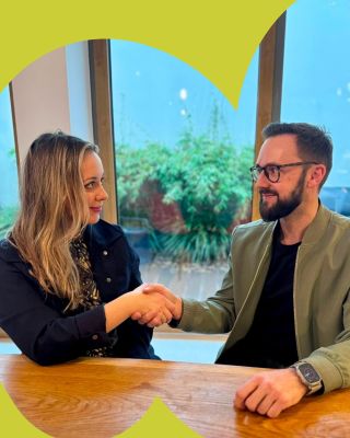 Vánoční KPZ: Romantika je fajn, ale logistika je sexy. 🧡 Esther Perel ví, že vášeň umírá tam, kde začíná nevyřčená...